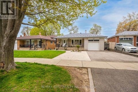17 FOREST PATH COURT Toronto (Thistletown-Beaumonde Heights) ON M9V1L4