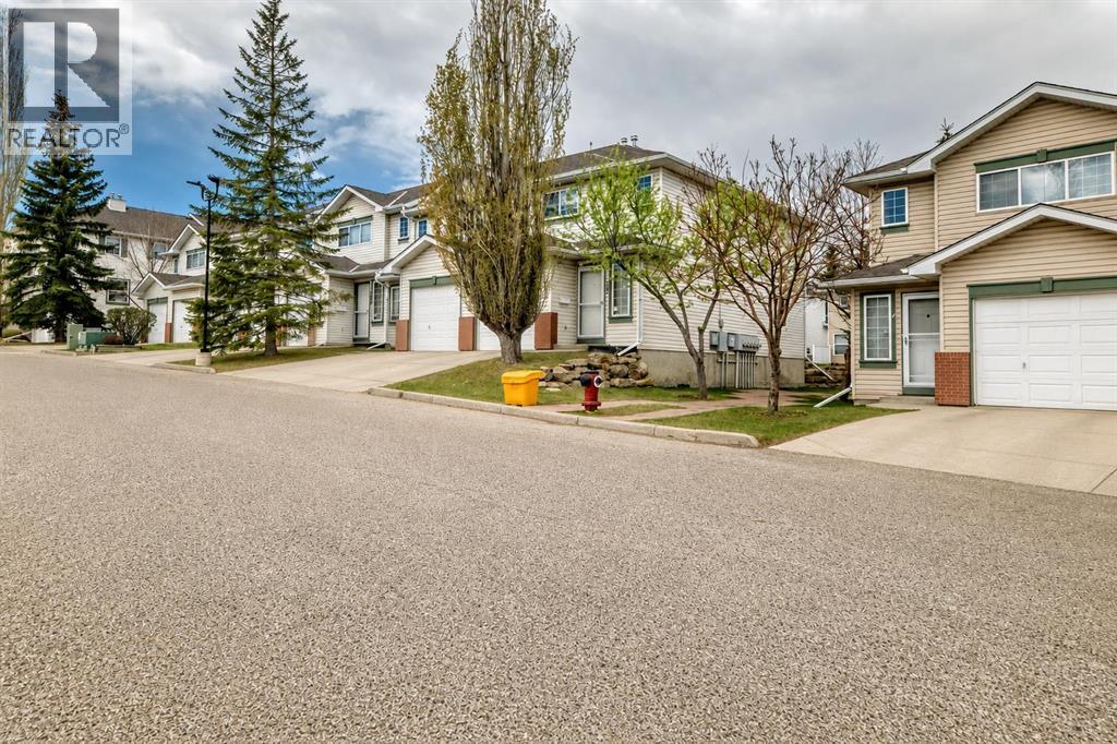 152 Country Hills Villas NW