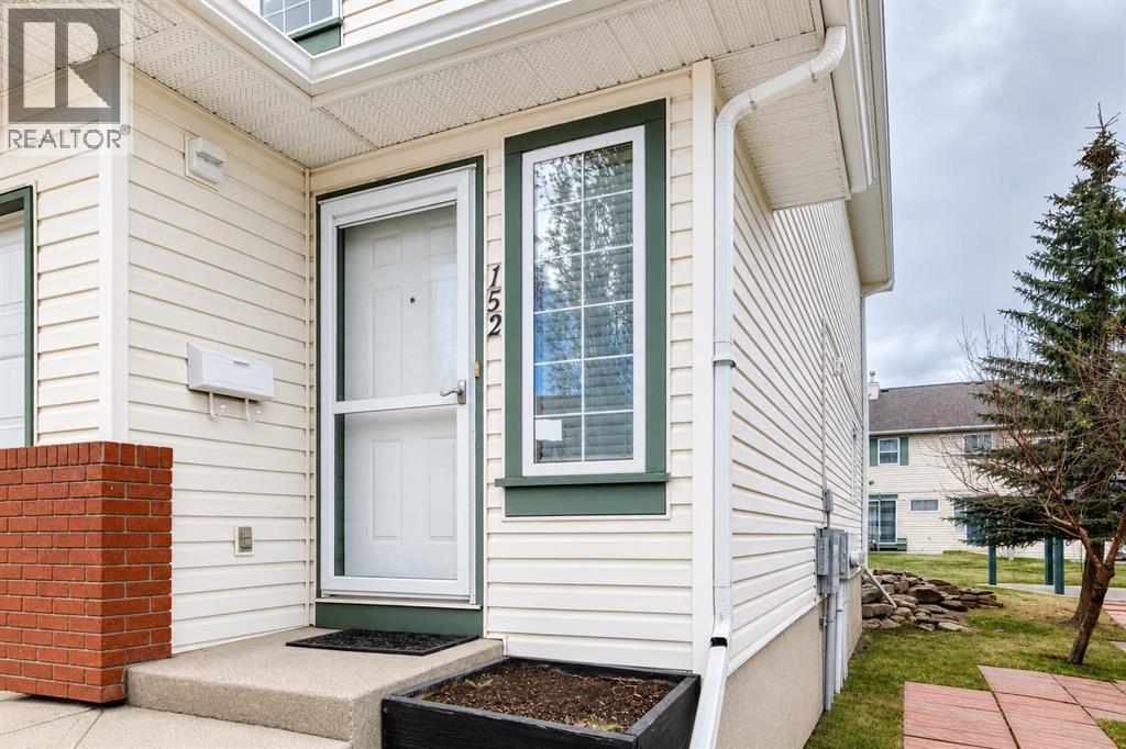 152 Country Hills Villas NW