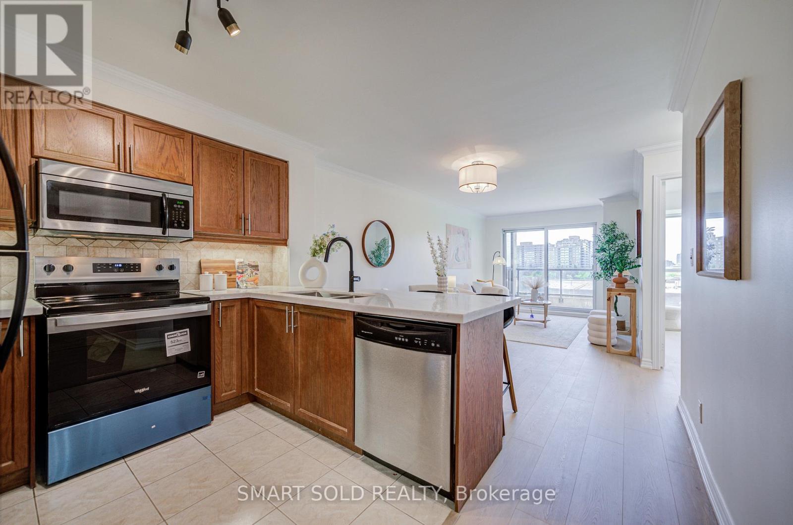 410 - 18 HARDING BOULEVARD