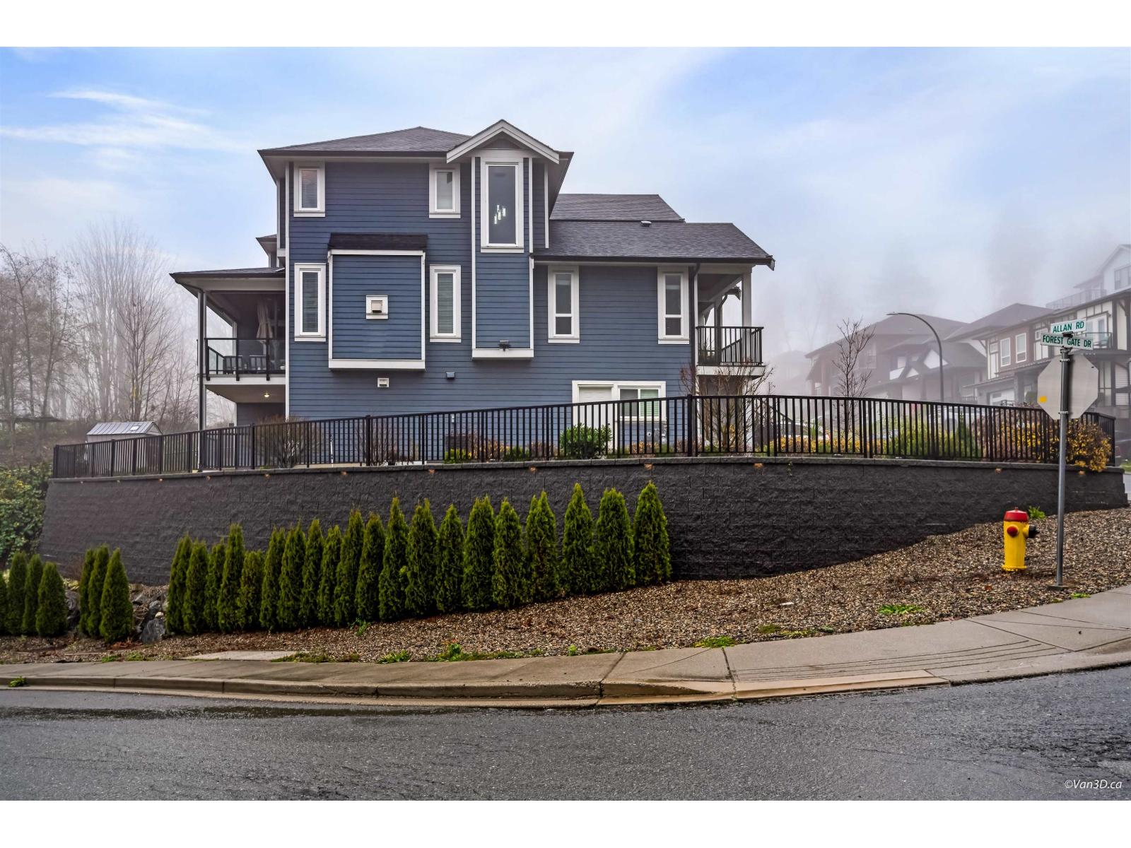 8476 FOREST GATE DRIVE|Eastern Hillsides