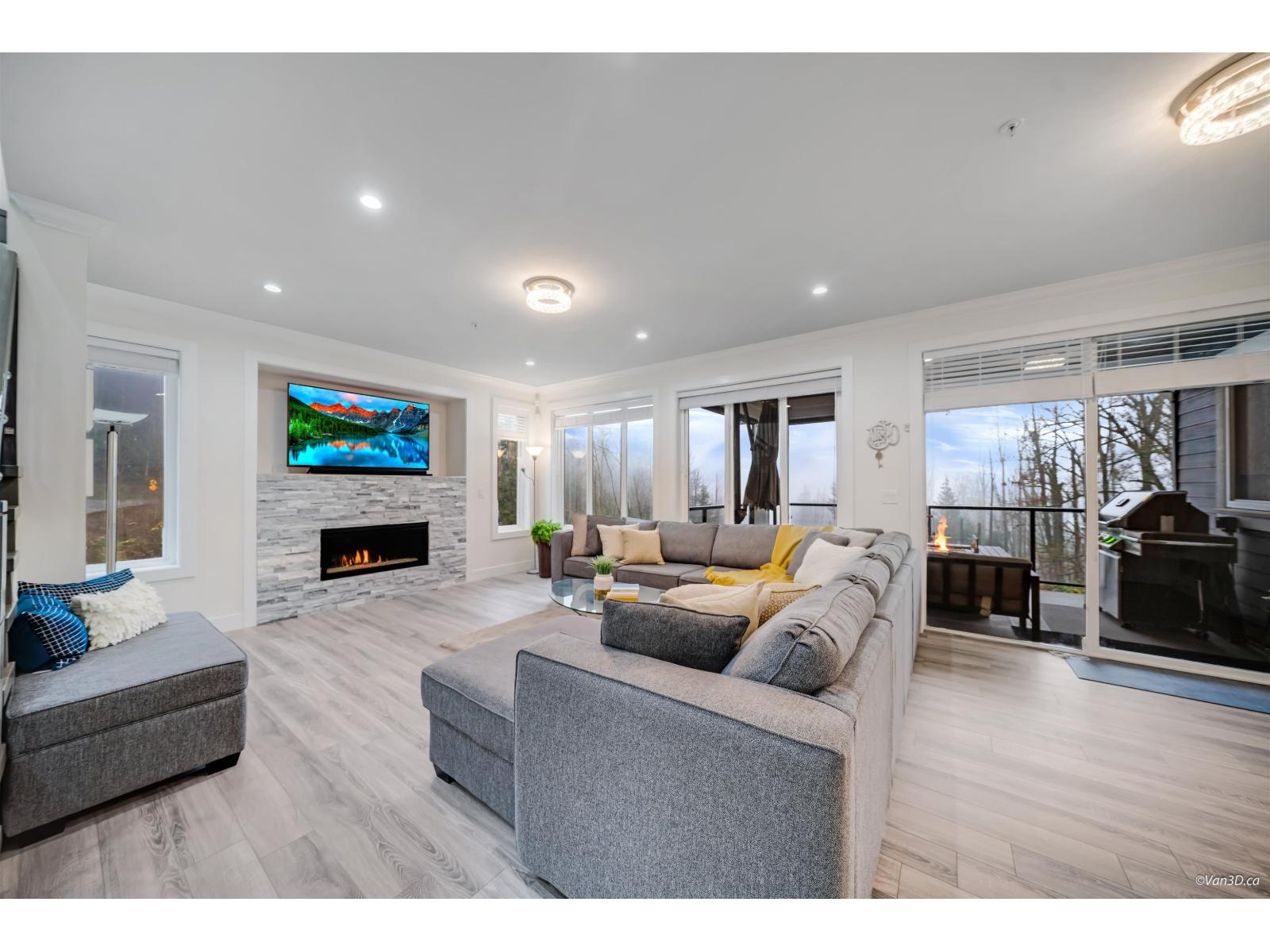 8476 FOREST GATE DRIVE|Eastern Hillsides