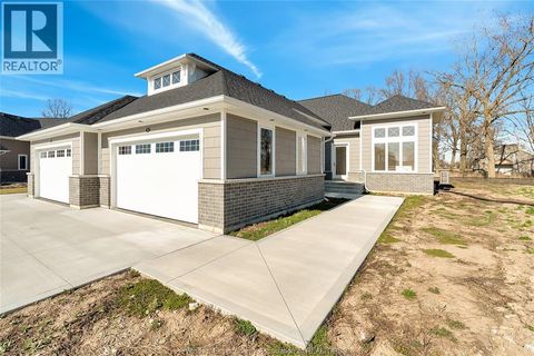 31 SANDCASTLE Amherstburg ON N9V0J2