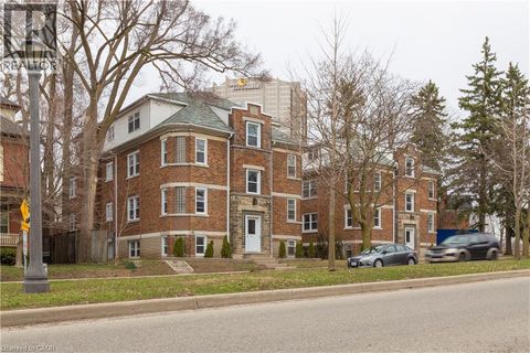86 UNION Boulevard Kitchener ON N2G2K2