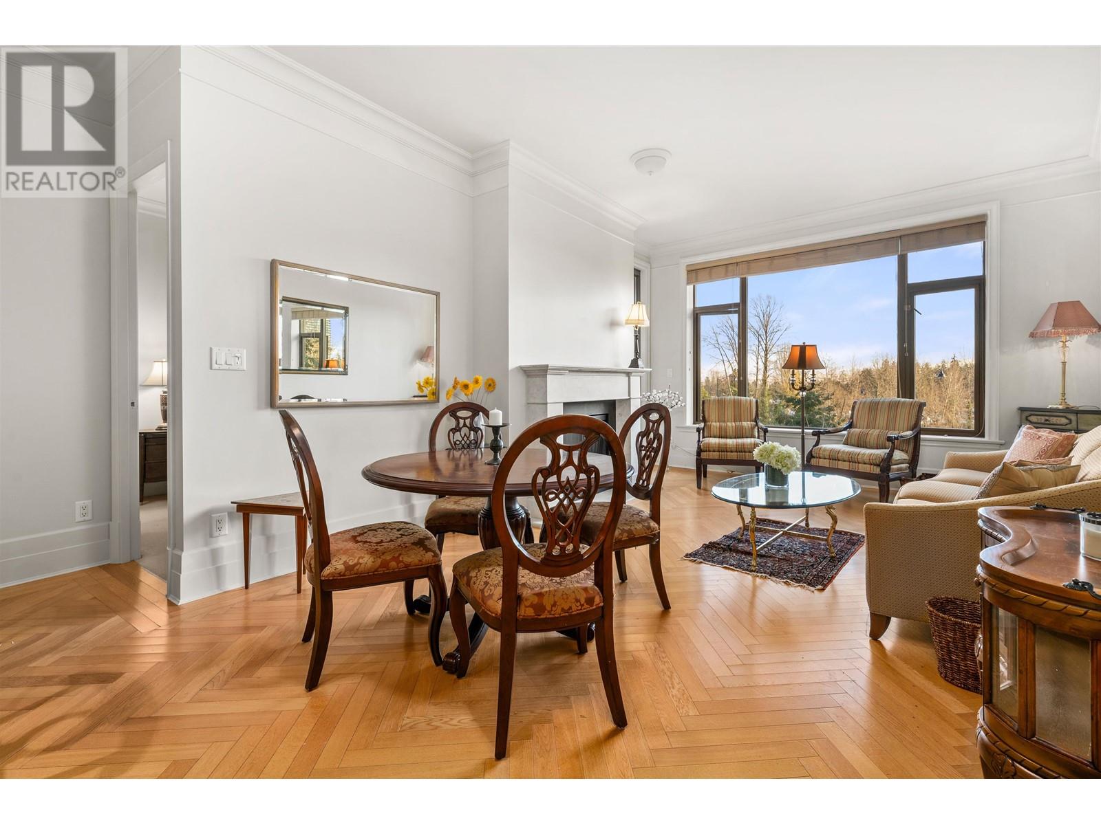 402 568 WATERS EDGE CRESCENT