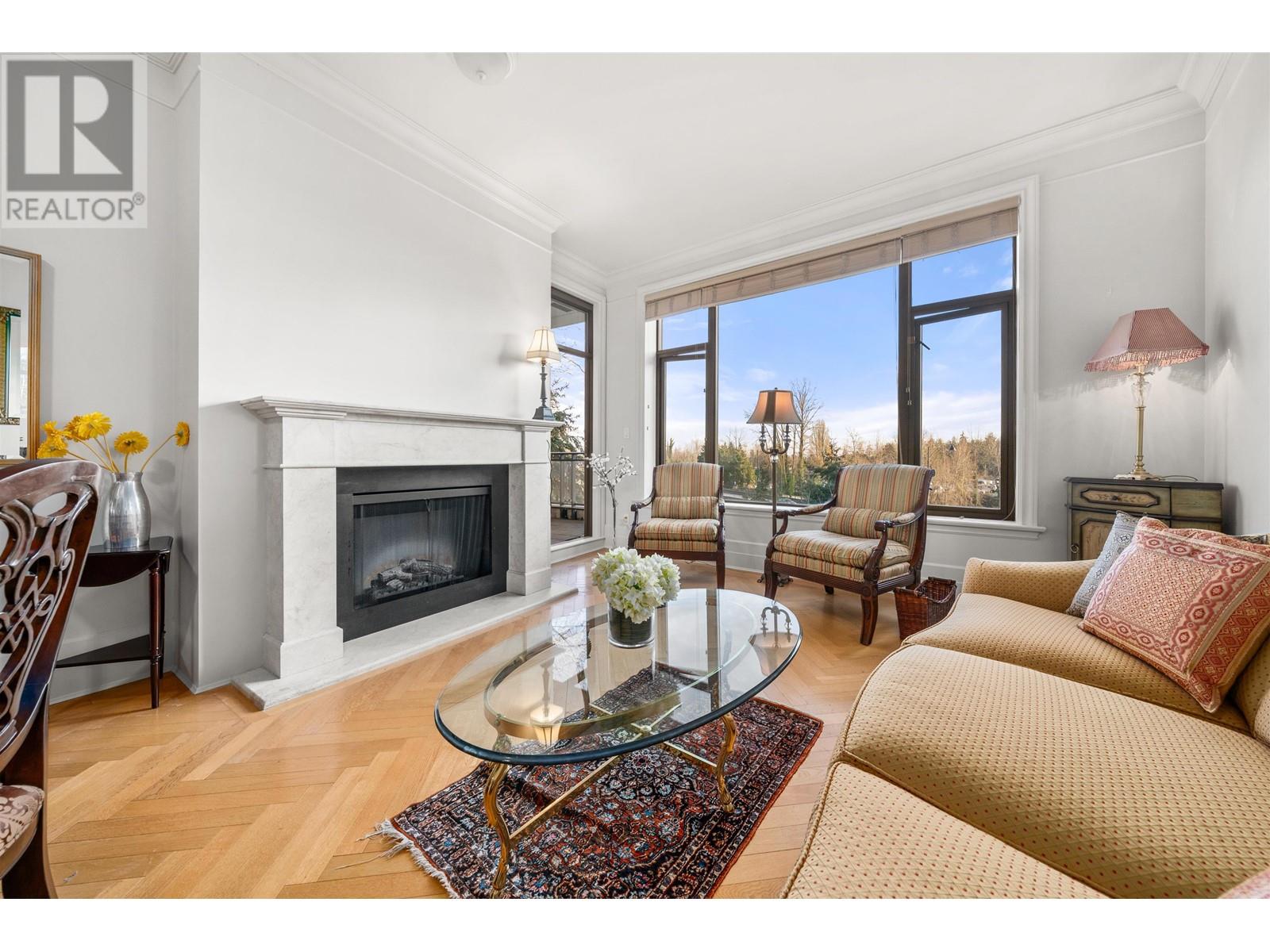 402 568 WATERS EDGE CRESCENT