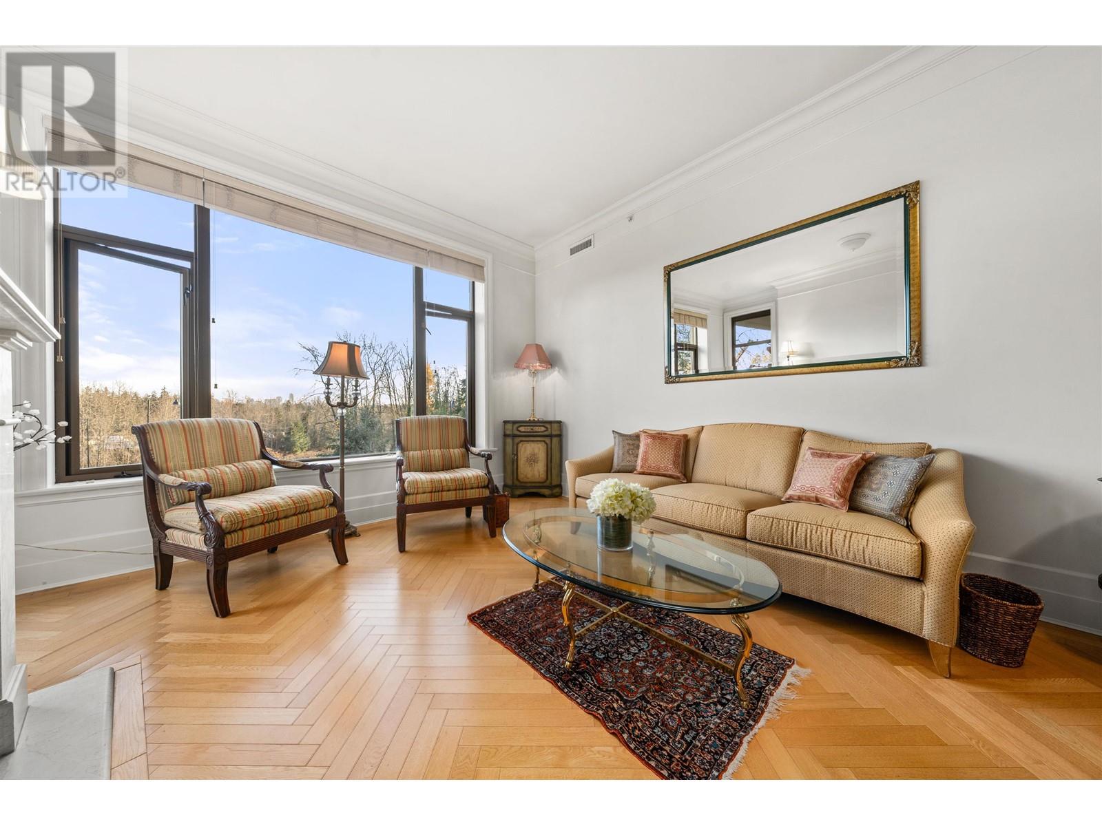 402 568 WATERS EDGE CRESCENT