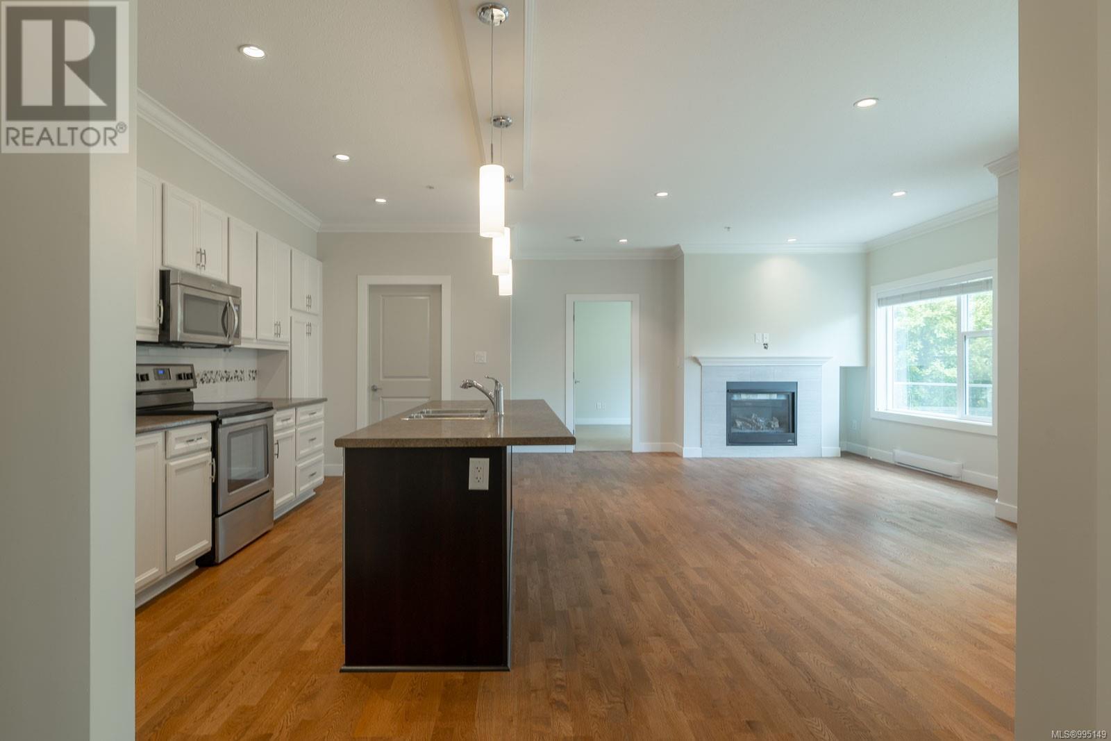 204 1838 Cowichan Bay Rd
