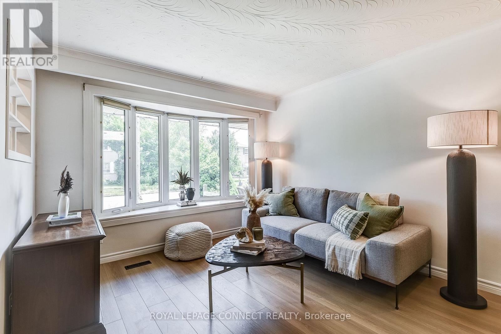 53 GLORY CRESCENT