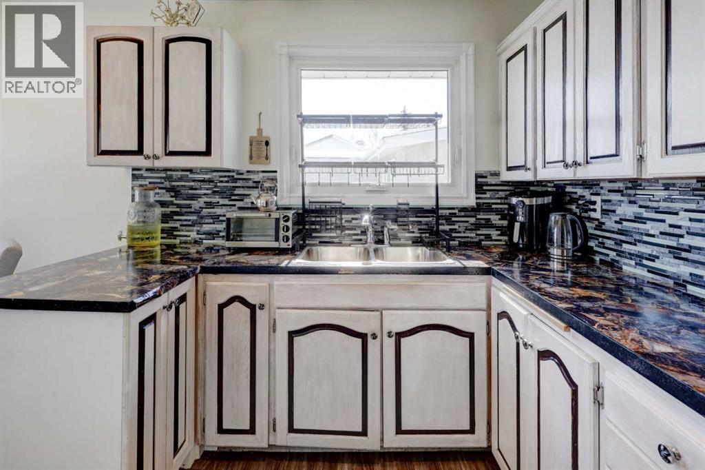 4721 Edmonton Trail NE