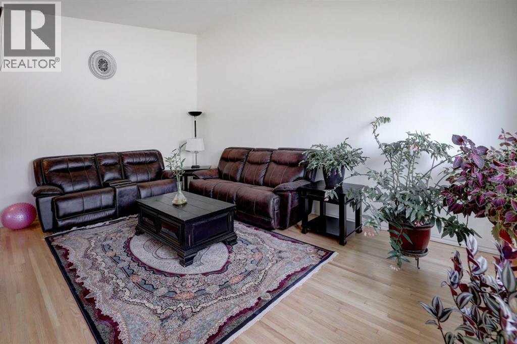 4721 Edmonton Trail NE