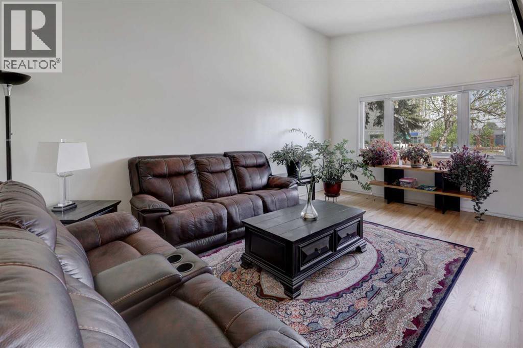 4721 Edmonton Trail NE