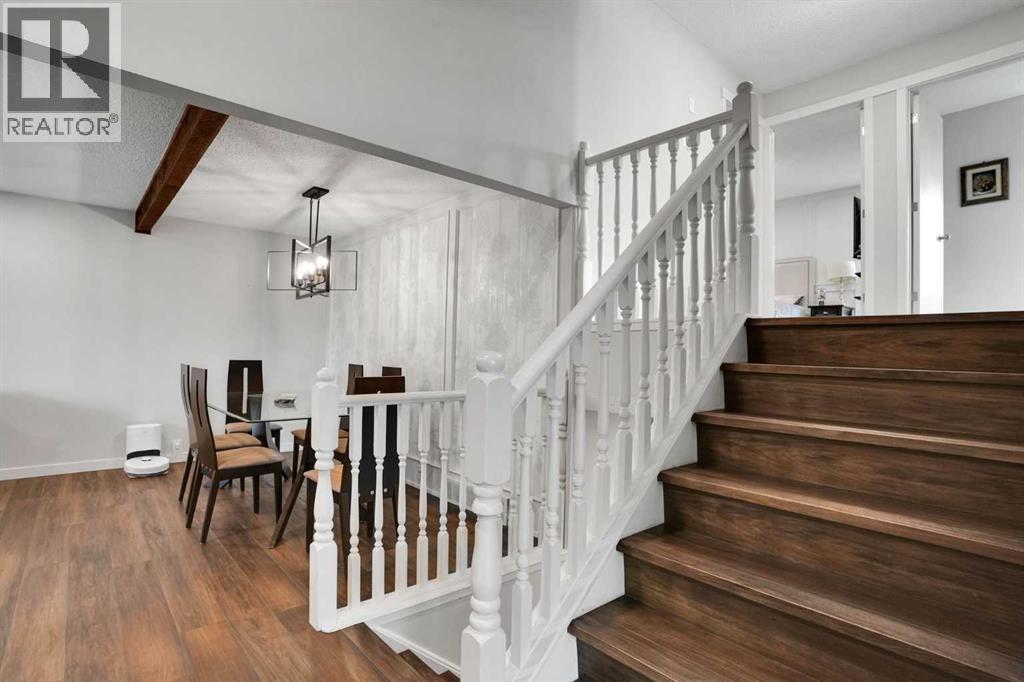 36 Coach Manor Rise SW