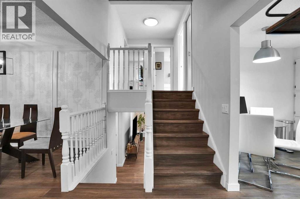 36 Coach Manor Rise SW