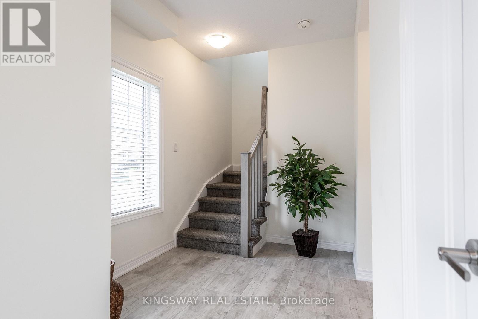 17 - 100 HOLLYWOOD COURT