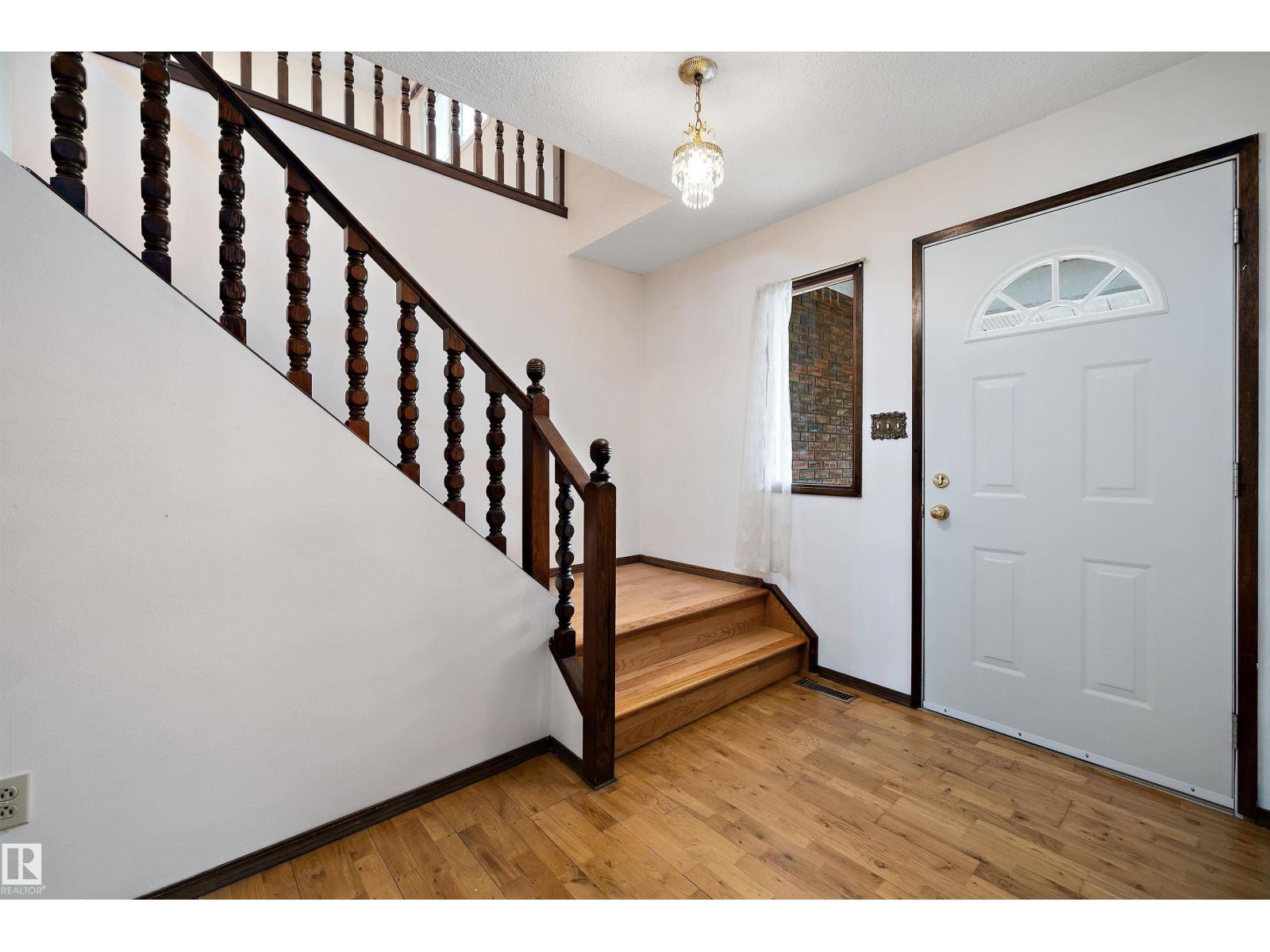 11035 163 AV NW