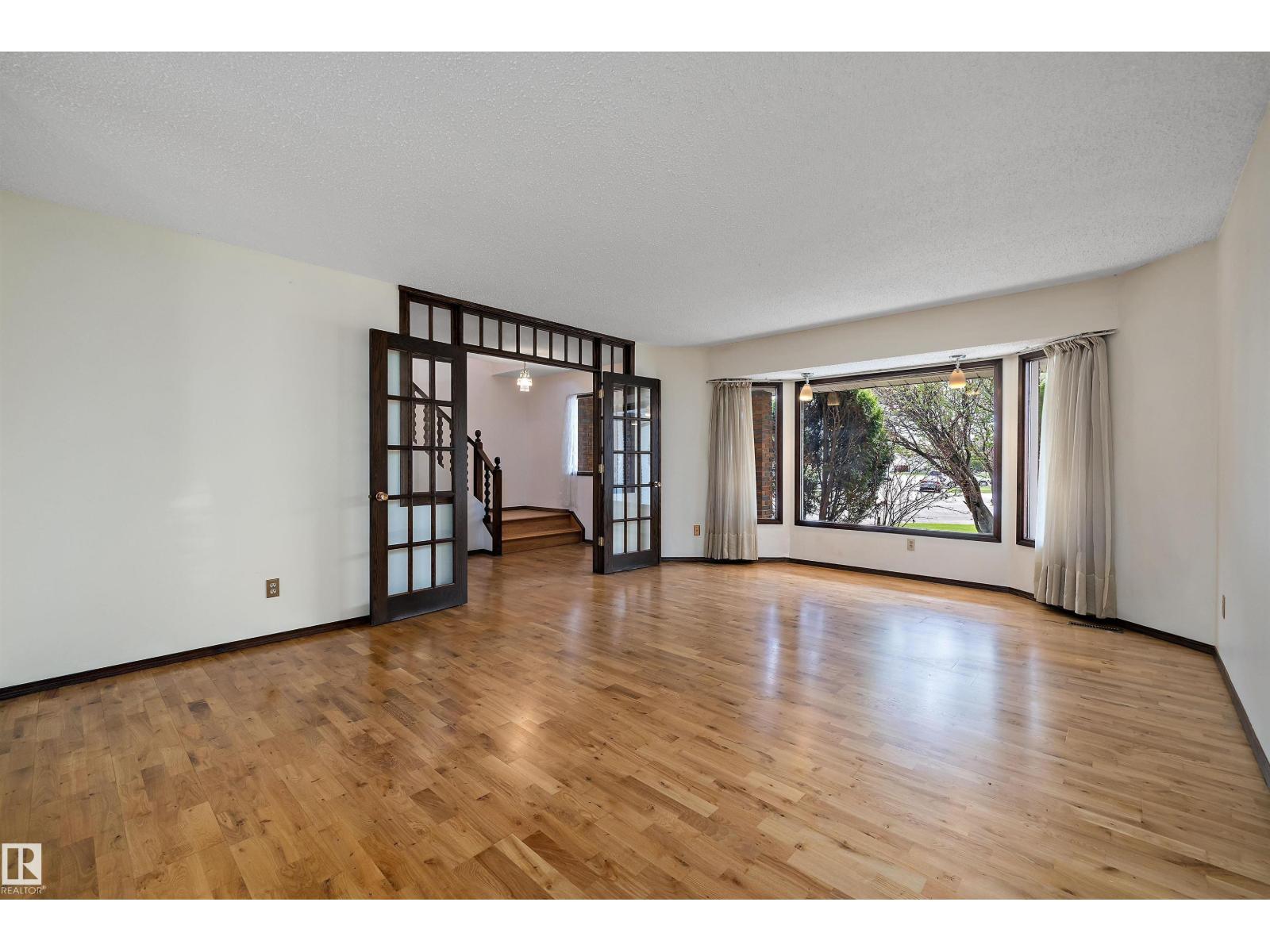 11035 163 AV NW