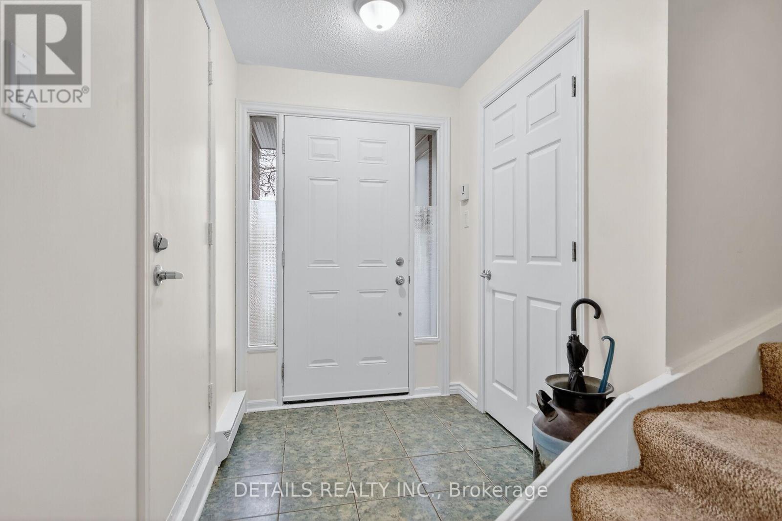 Photo 1 of 42 — 40 APPLEBY PRIVATE Unit 5, Ottawa, ON K2C3P4