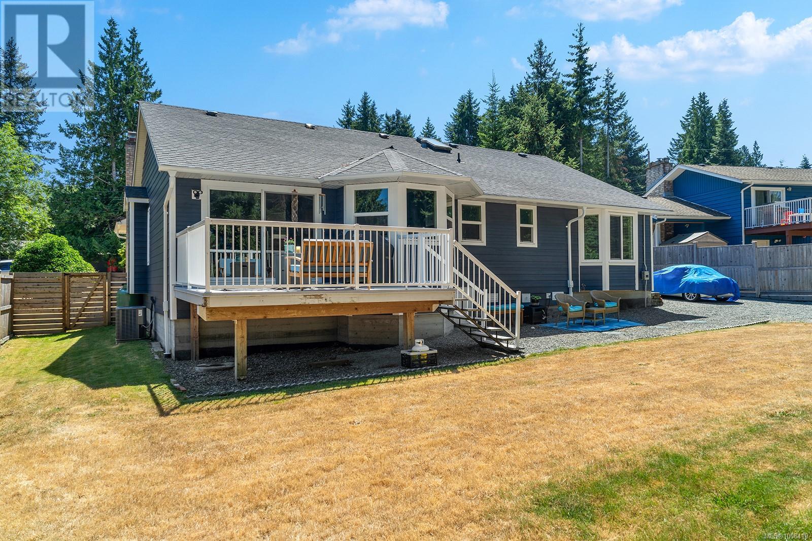 1057 Centre Cres
