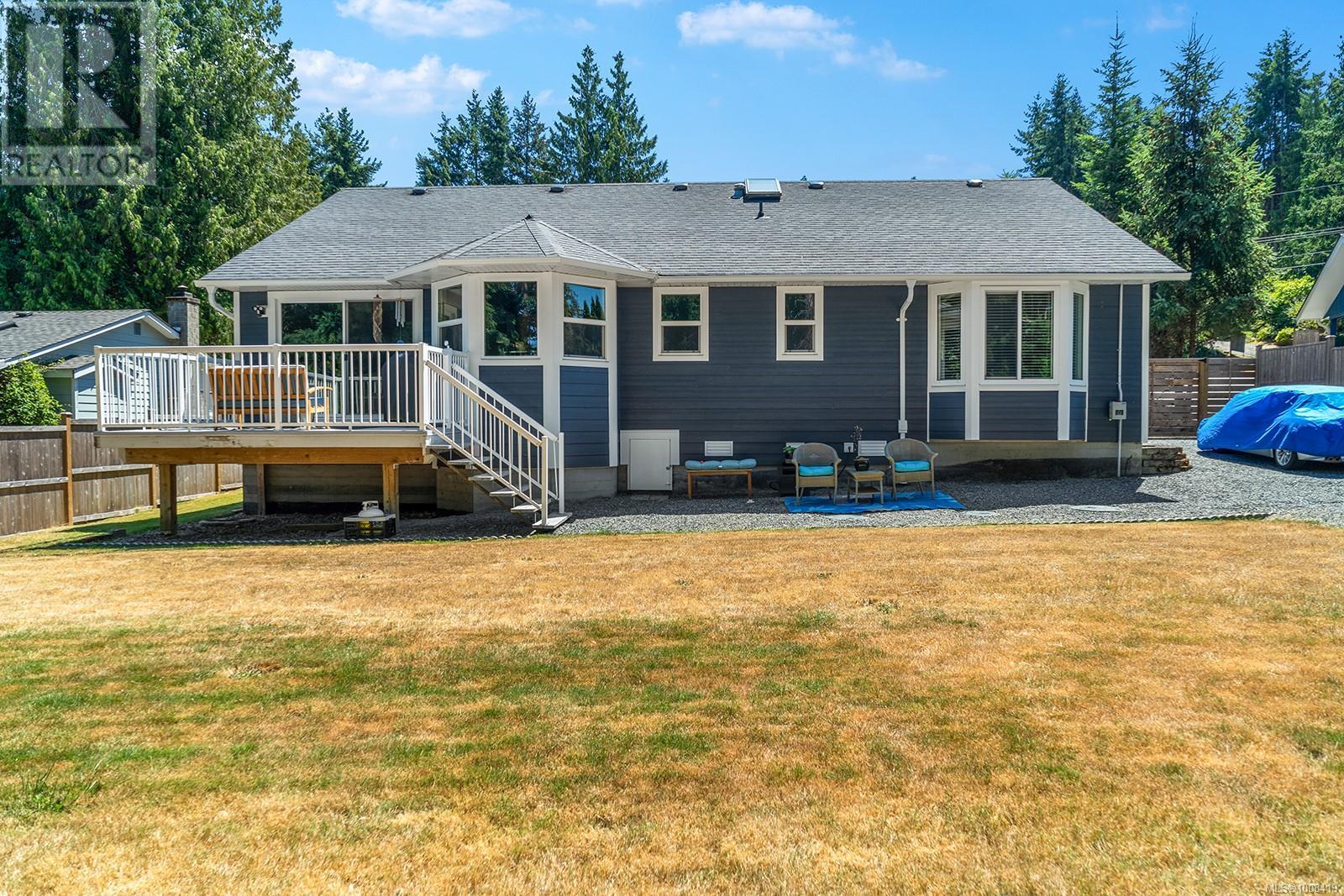 1057 Centre Cres