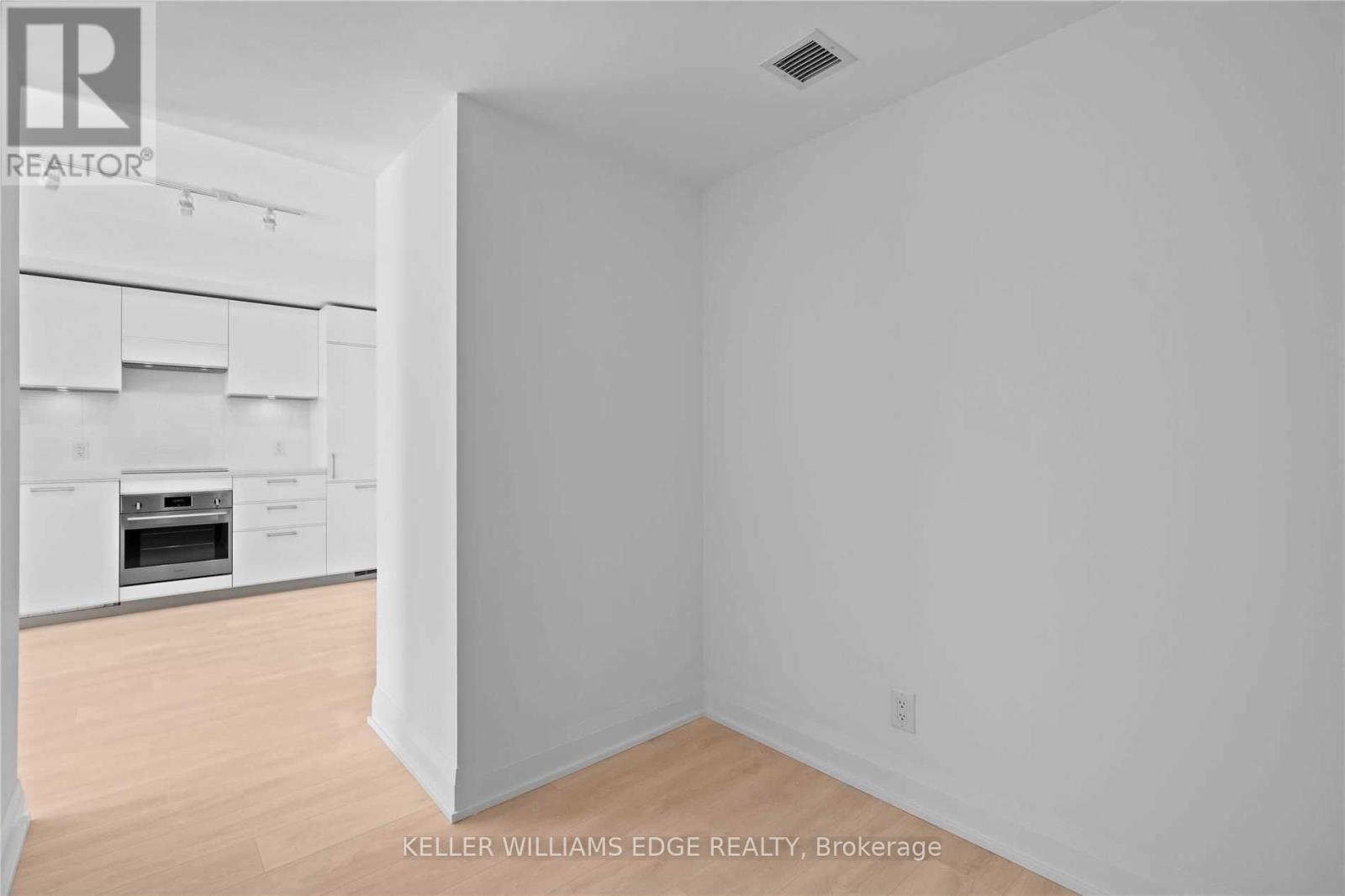 507 - 33 FREDERICK TODD WAY