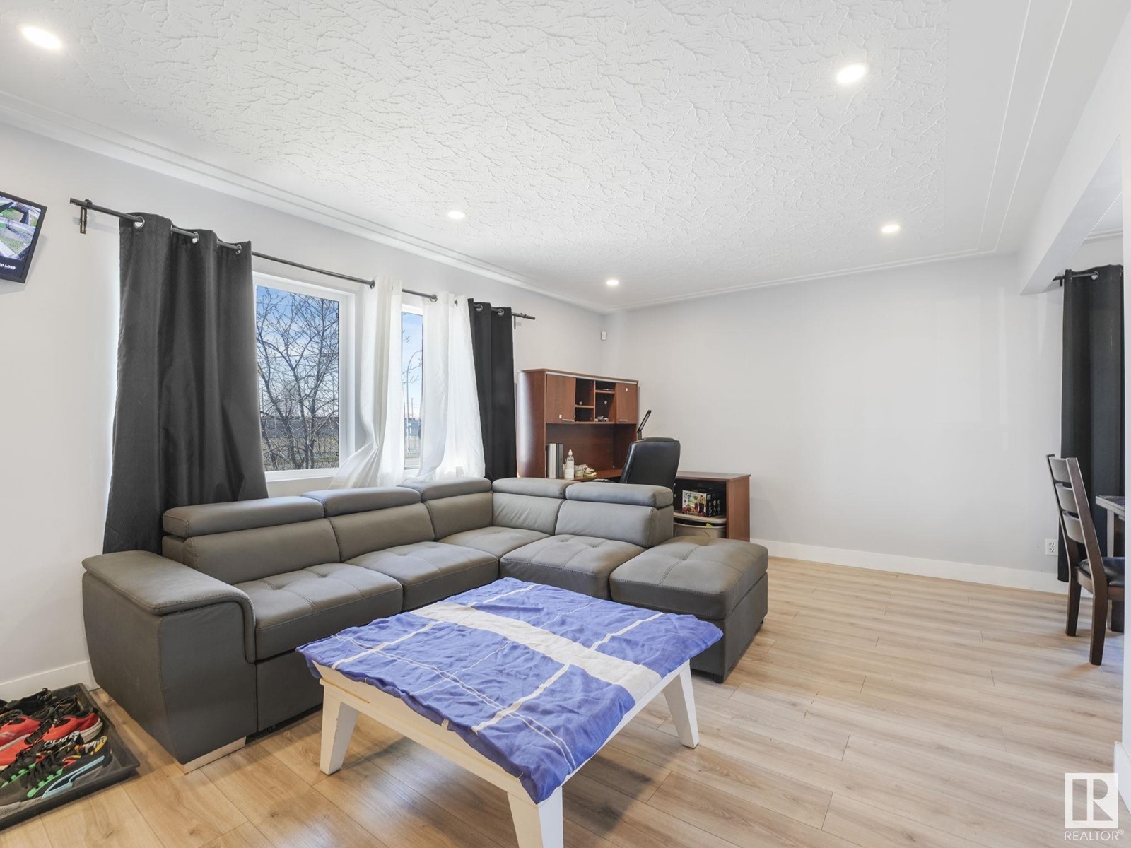 8214 127 AV NW