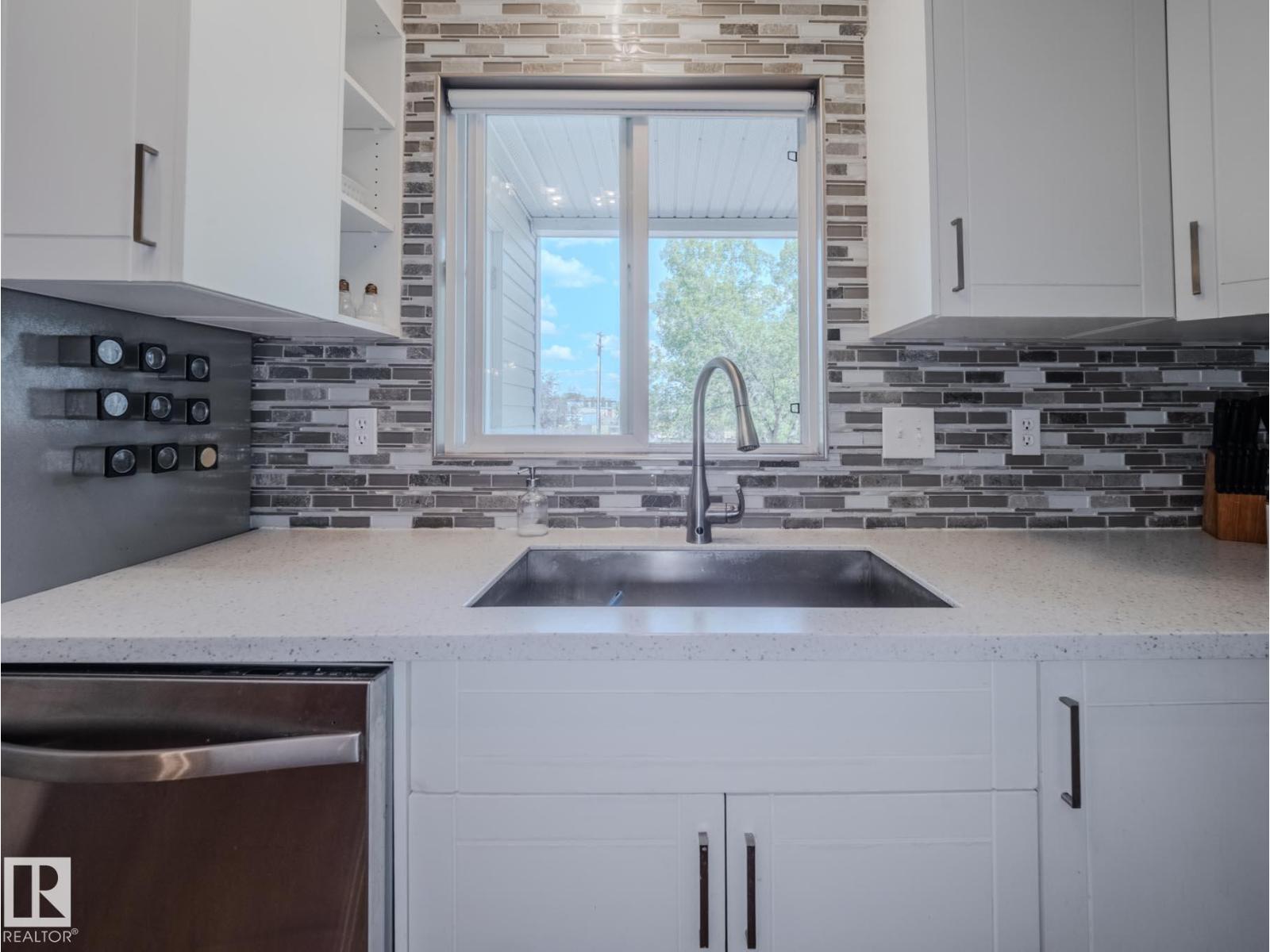 #2216 11214 80 ST NW