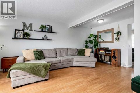955 Erin Woods Drive SE Calgary AB T2B2W4