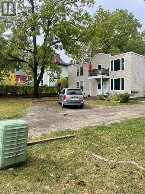 74 WILLIAM Street W Waterloo ON N2L1J7