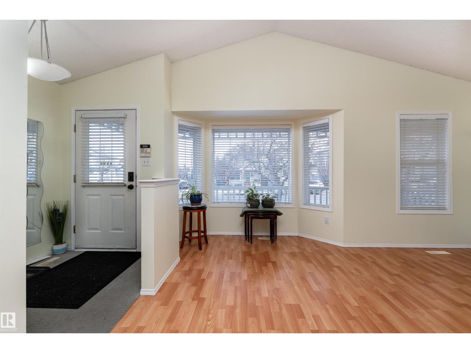 1204 GILLESPIE CR NW