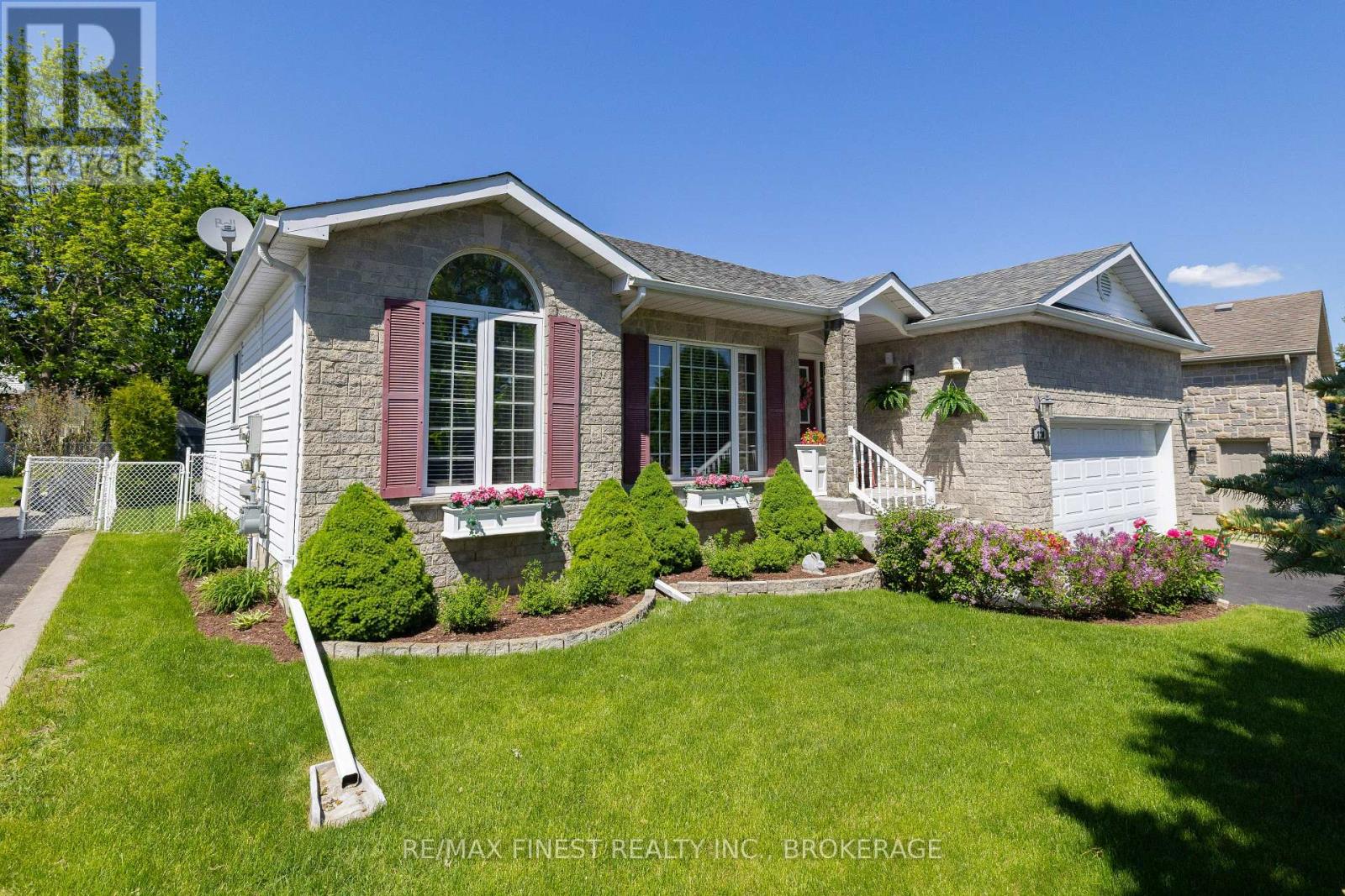 320 FRIARHILL CRESCENT