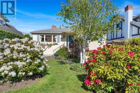 2734 Heron St Oak Bay BC V8R6A2