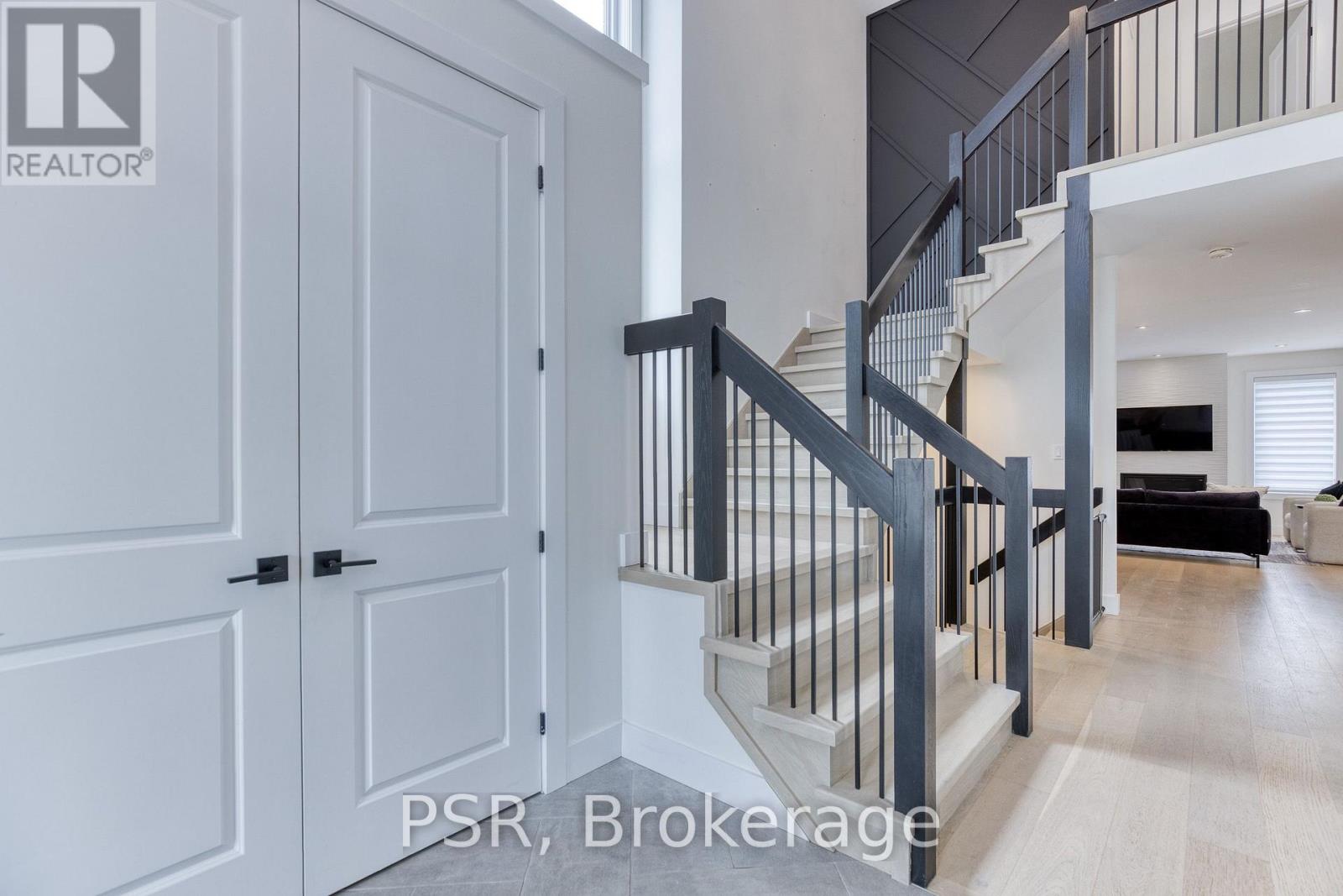 577 DOONWOODS CRESCENT