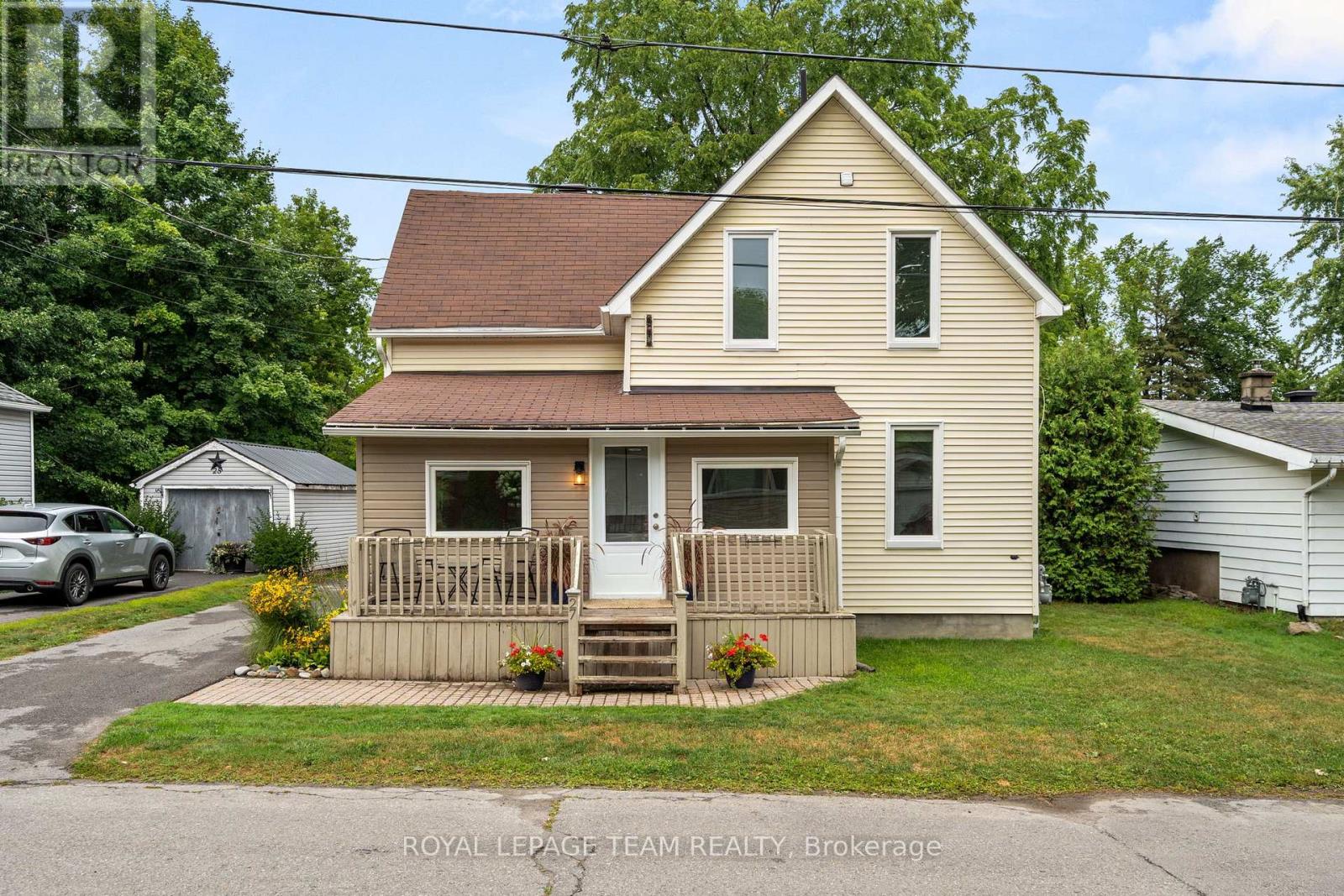 27 VICTORIA AVENUE