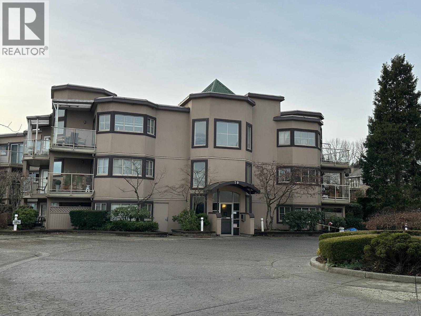 Photo 1 of 11 — 502 70 RICHMOND STREET Unit 502, New Westminster, BC V3L5S8