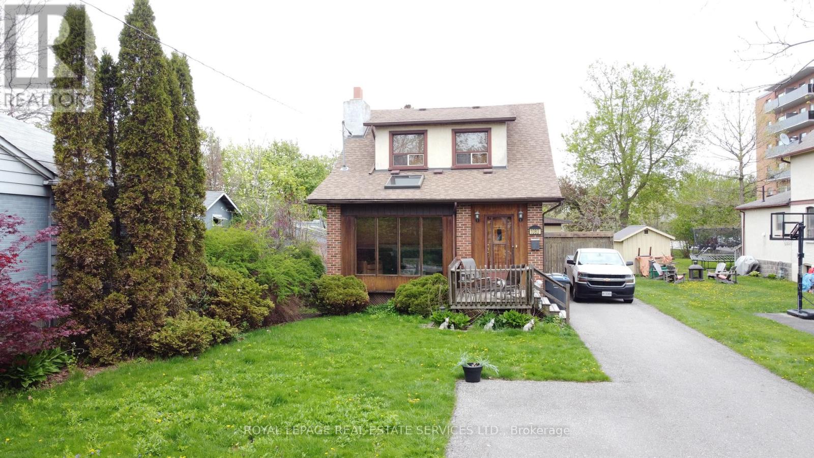 1083 SENECA AVENUE