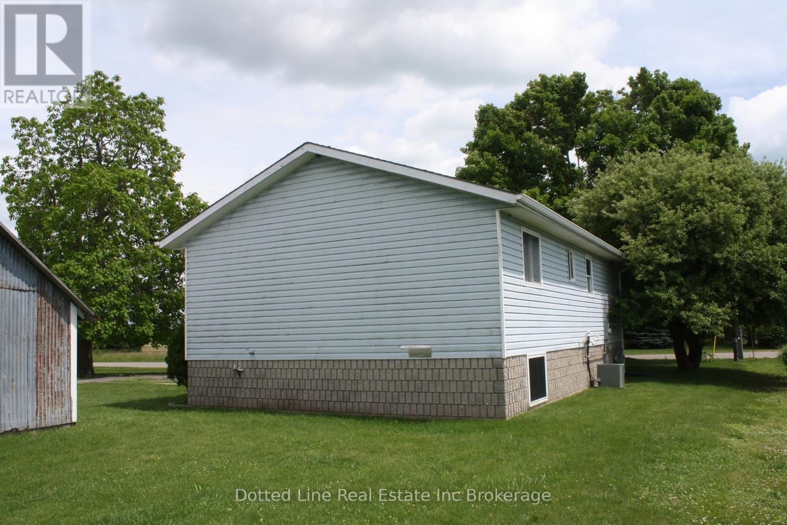 2831 LAKESHORE ROAD