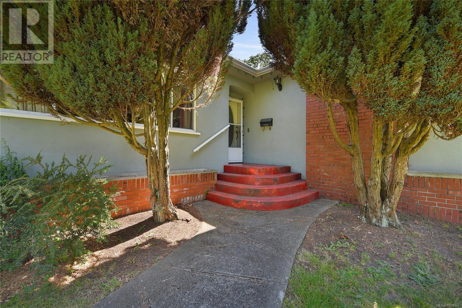 646 Head St