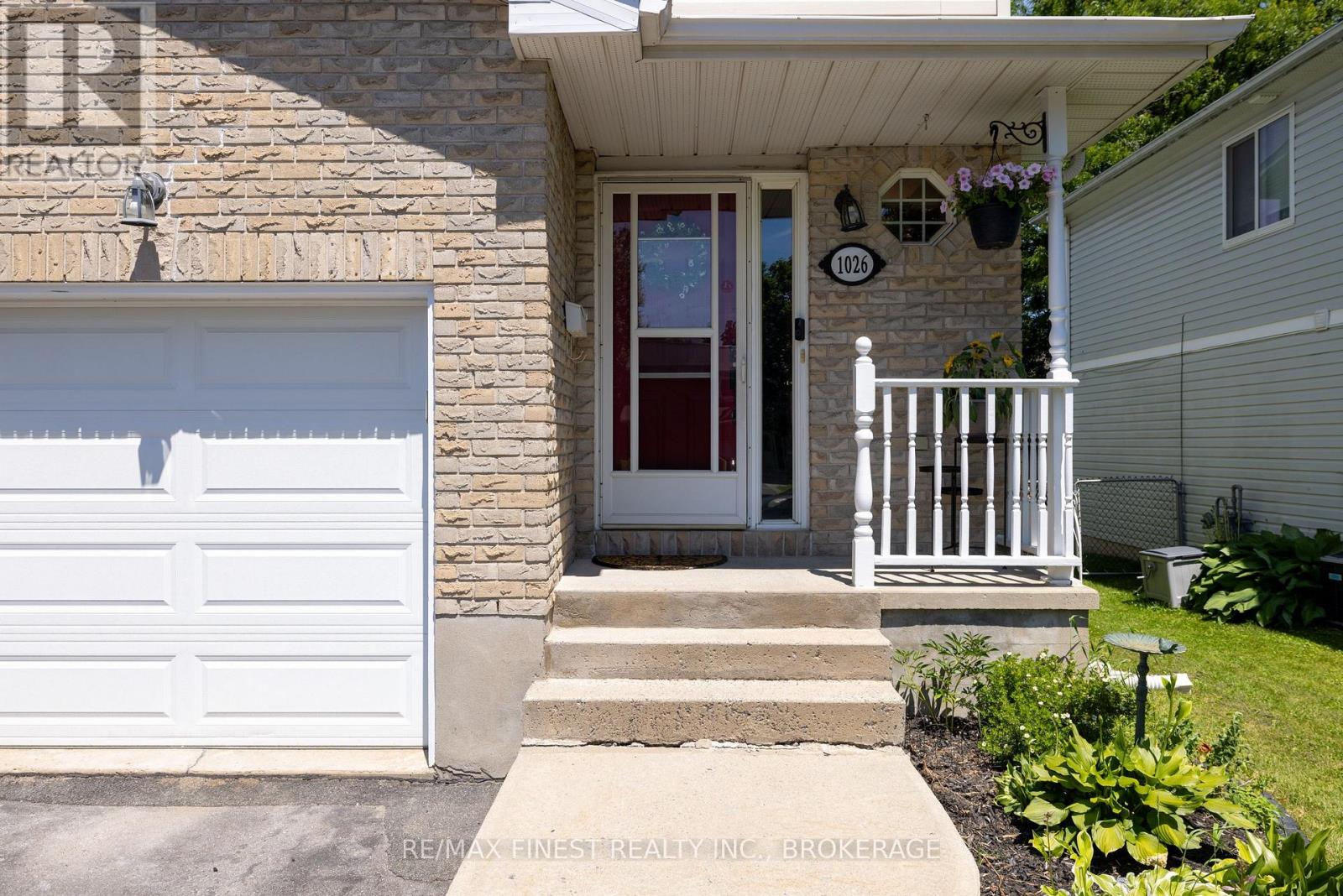 1026 WATERBURY CRESCENT