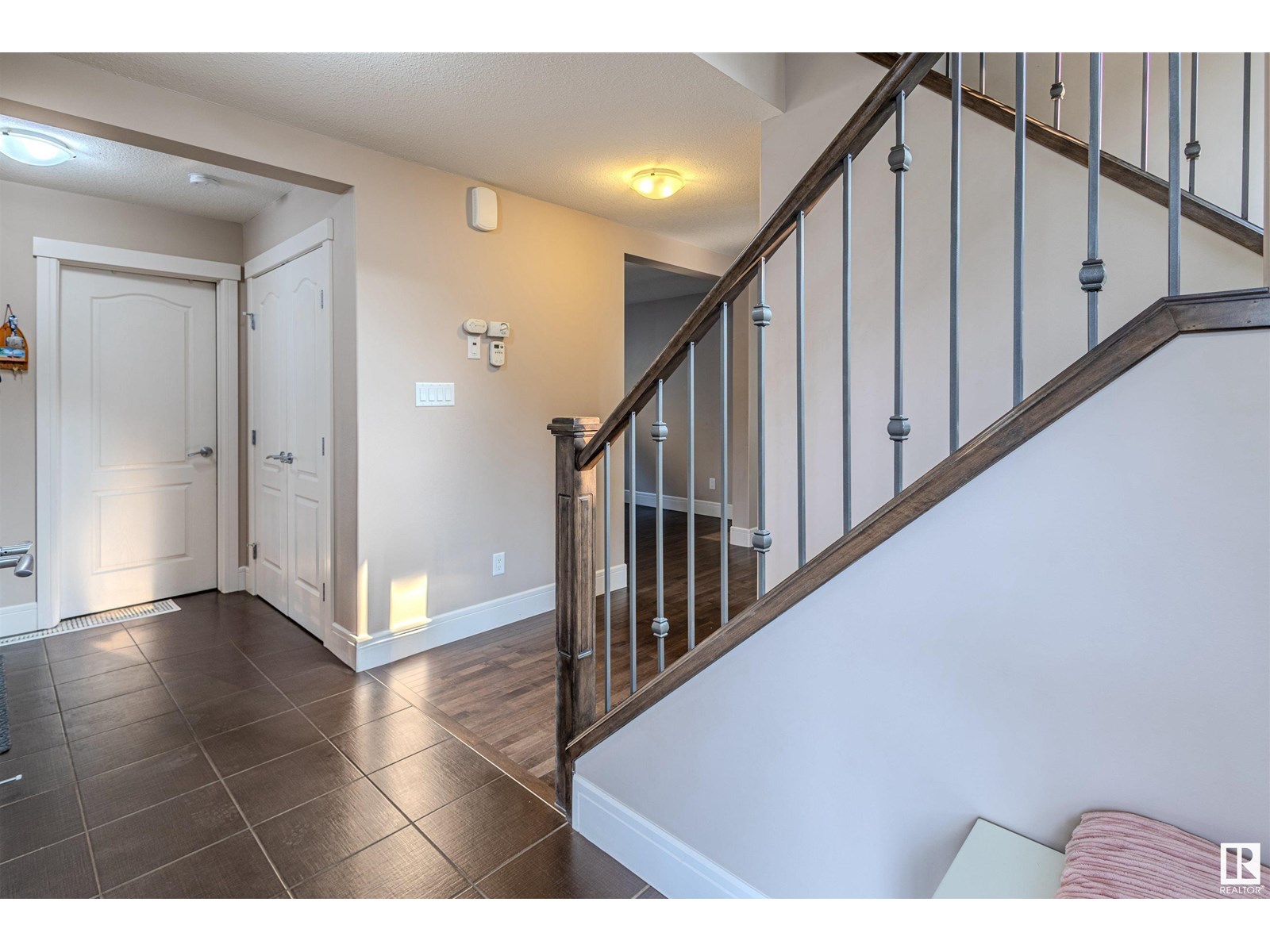 1575 36 AV NW