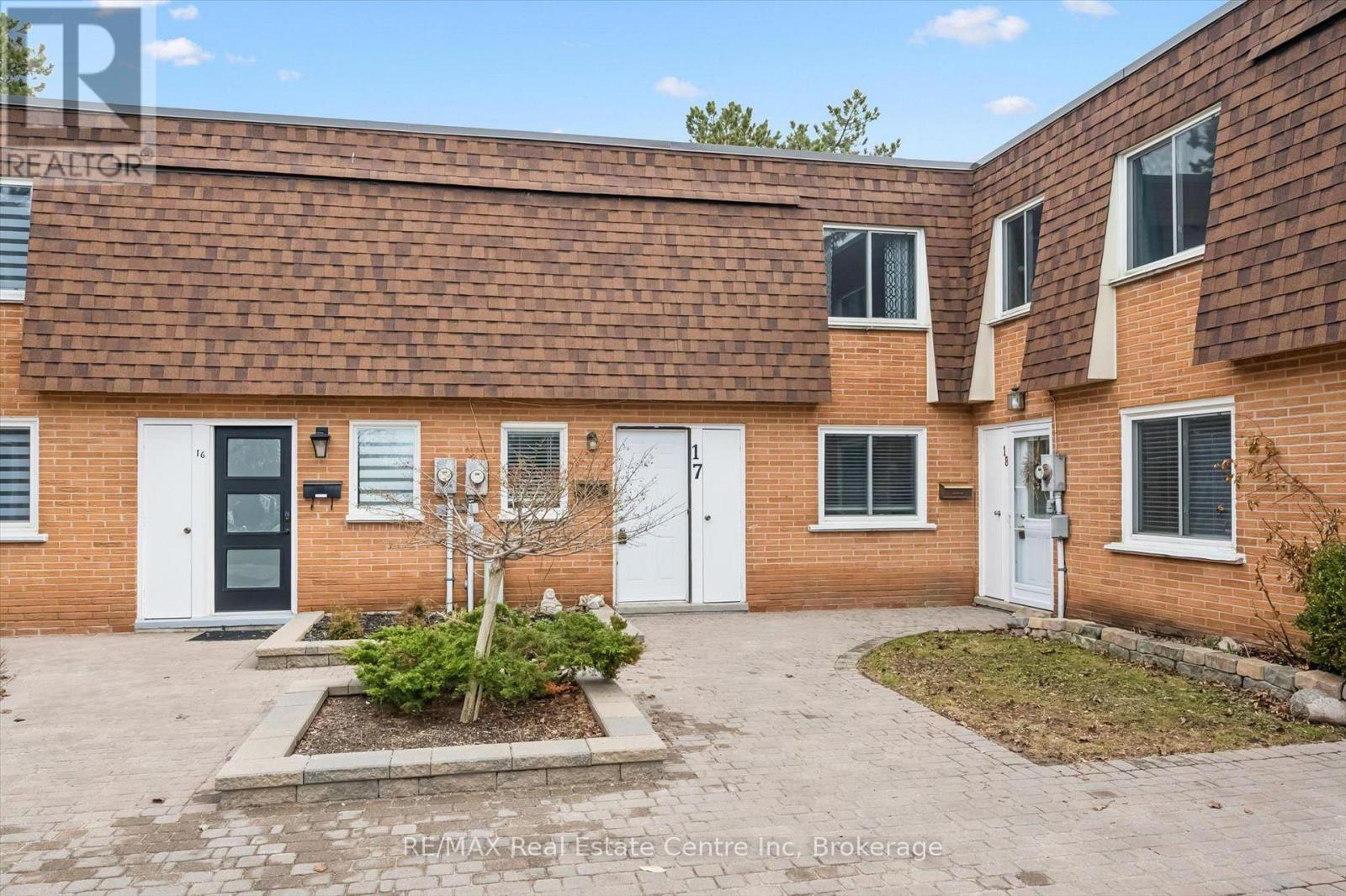 17 - 120 COUNTRY CLUB DRIVE