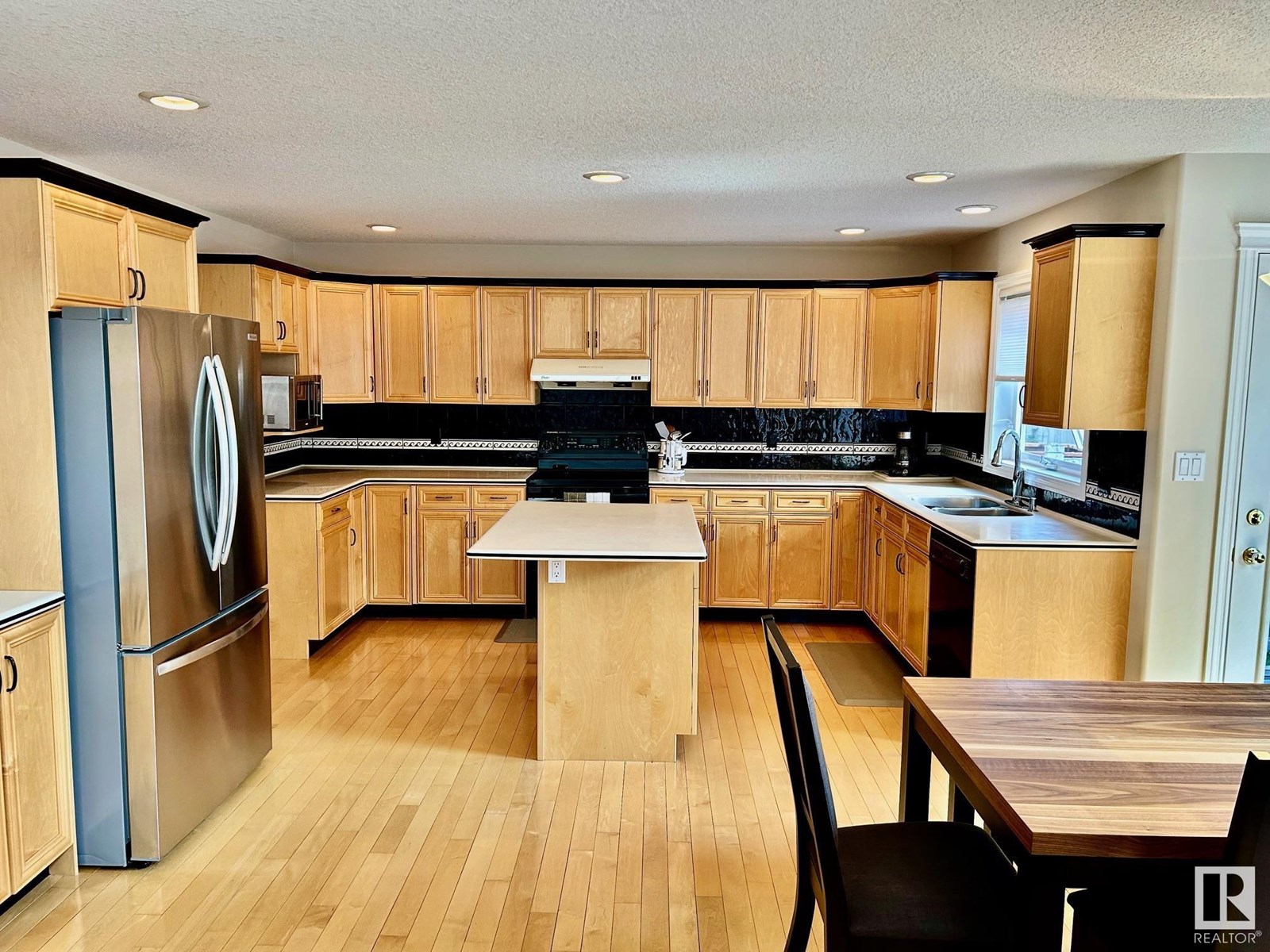 11551 14 AV NW