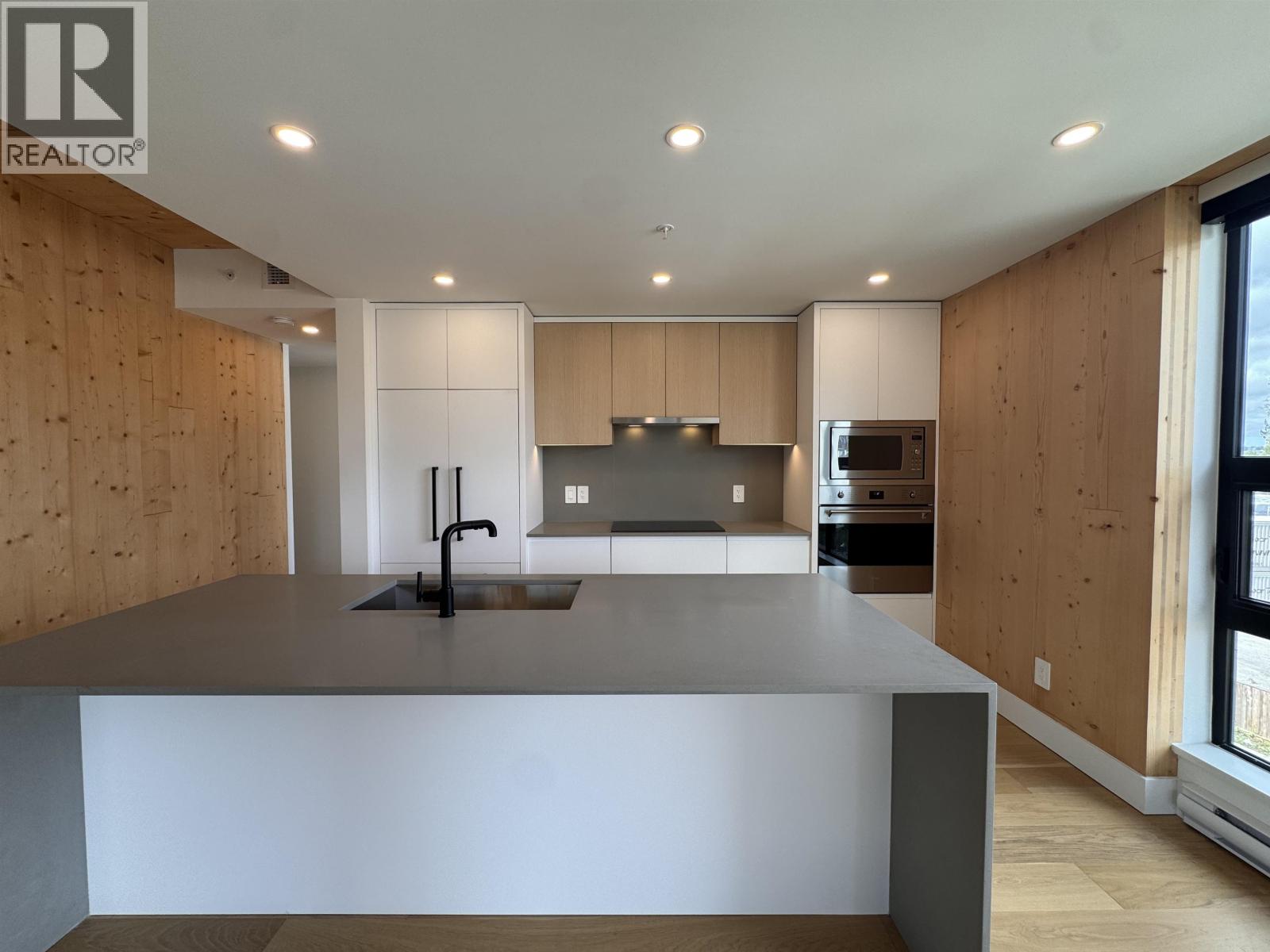 201 310 SALTER STREET