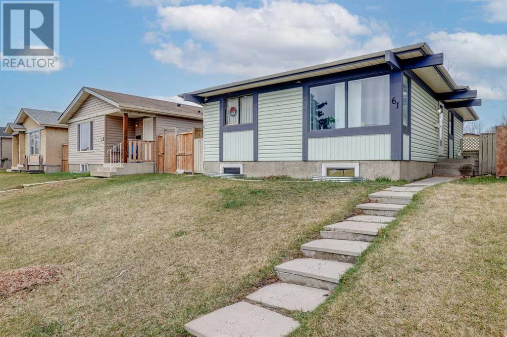 61 Aberdare Crescent NE