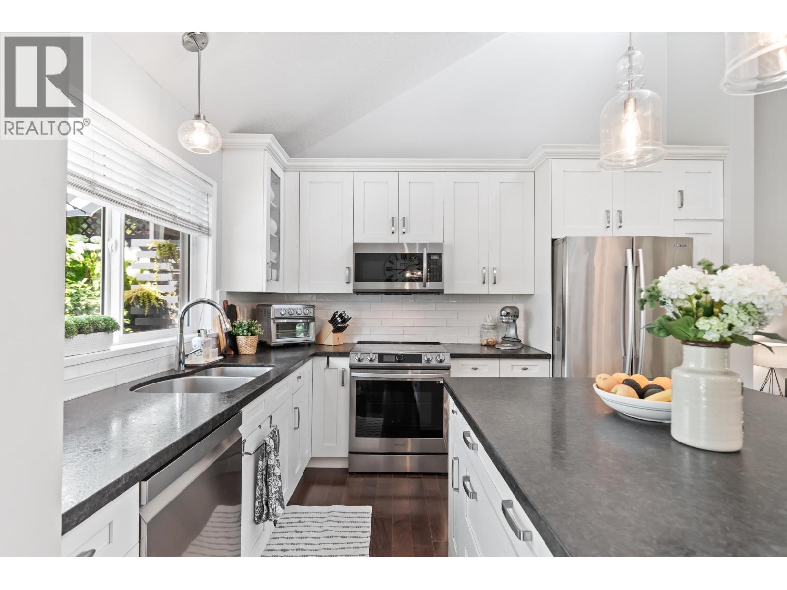 472 RIVERVIEW CRESCENT