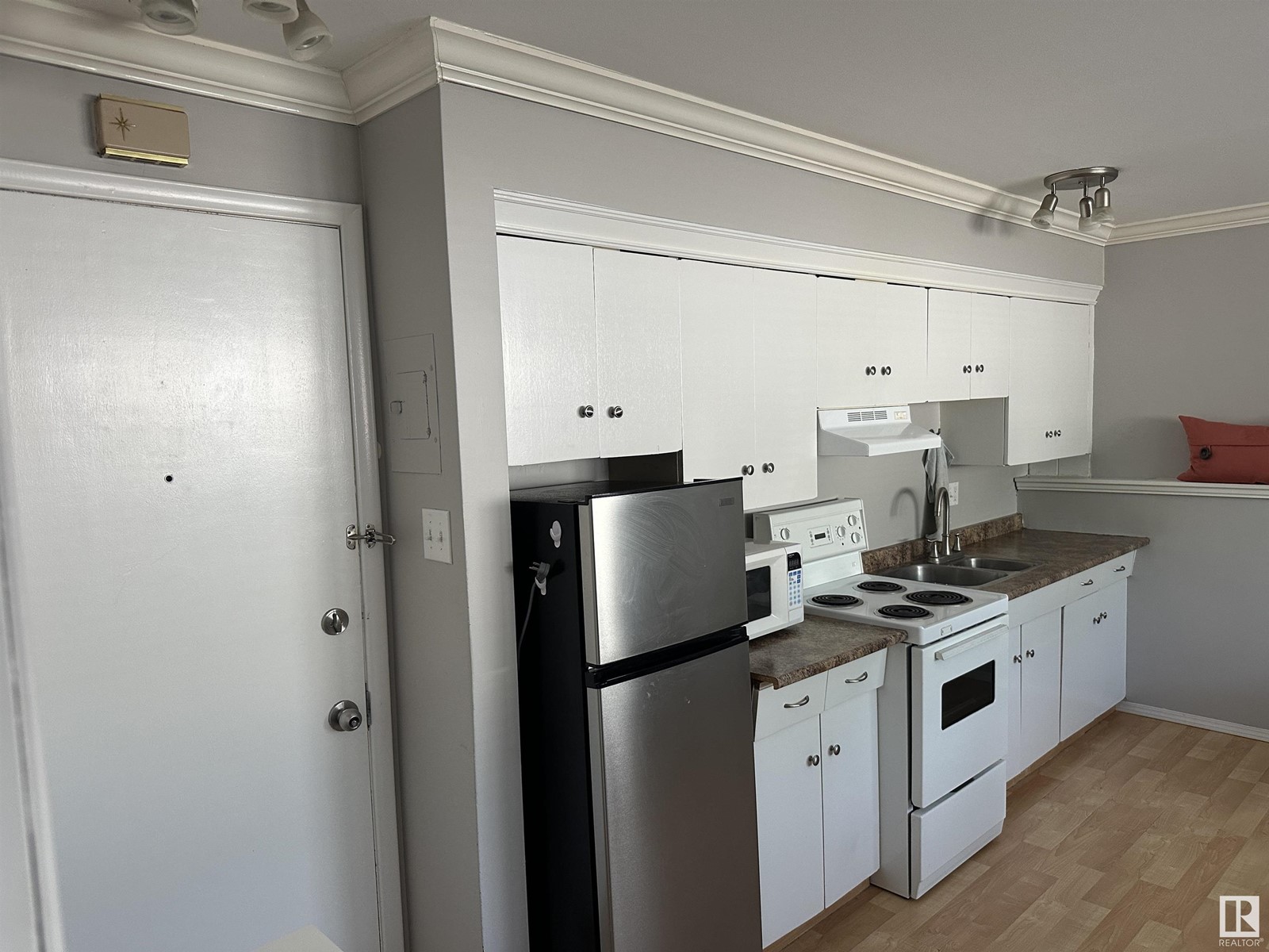 #2 8304 107 ST NW