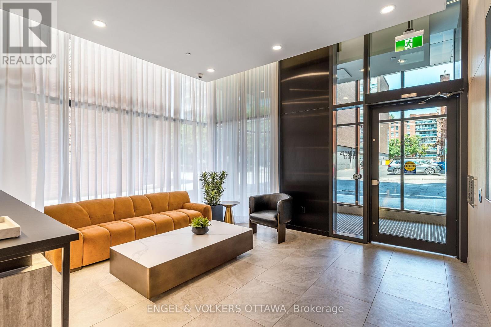 807 - 10 JAMES STREET