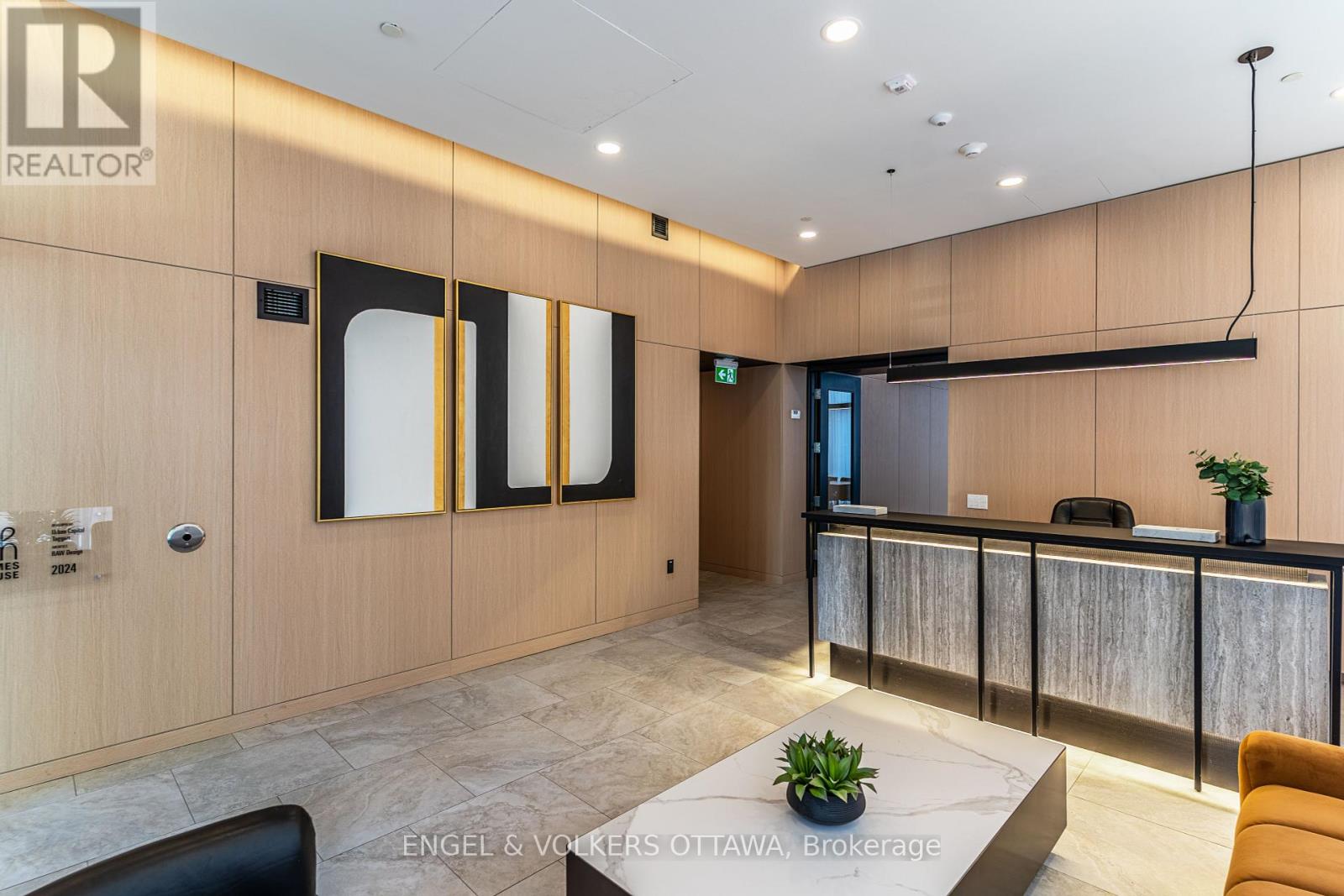 807 - 10 JAMES STREET