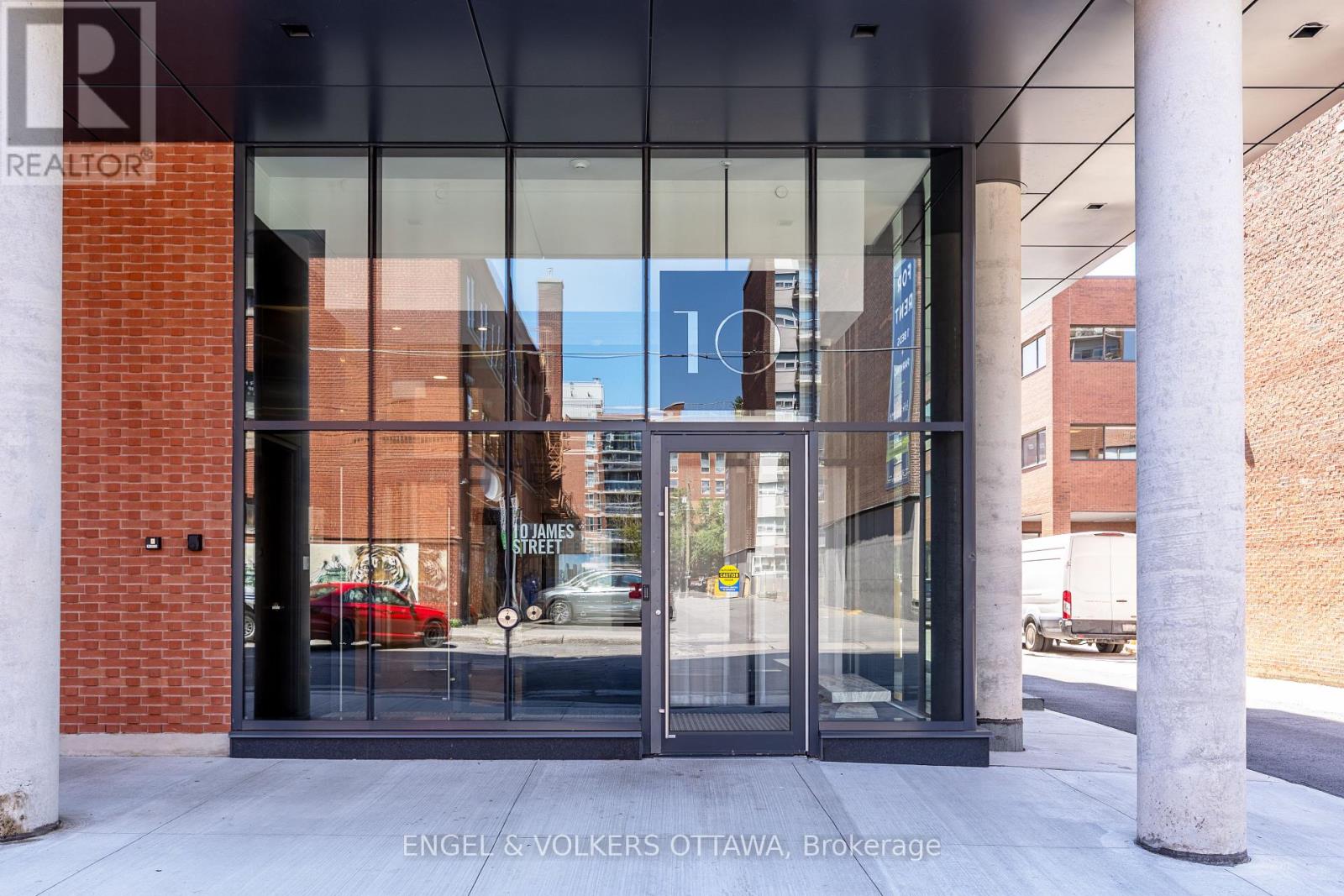 807 - 10 JAMES STREET