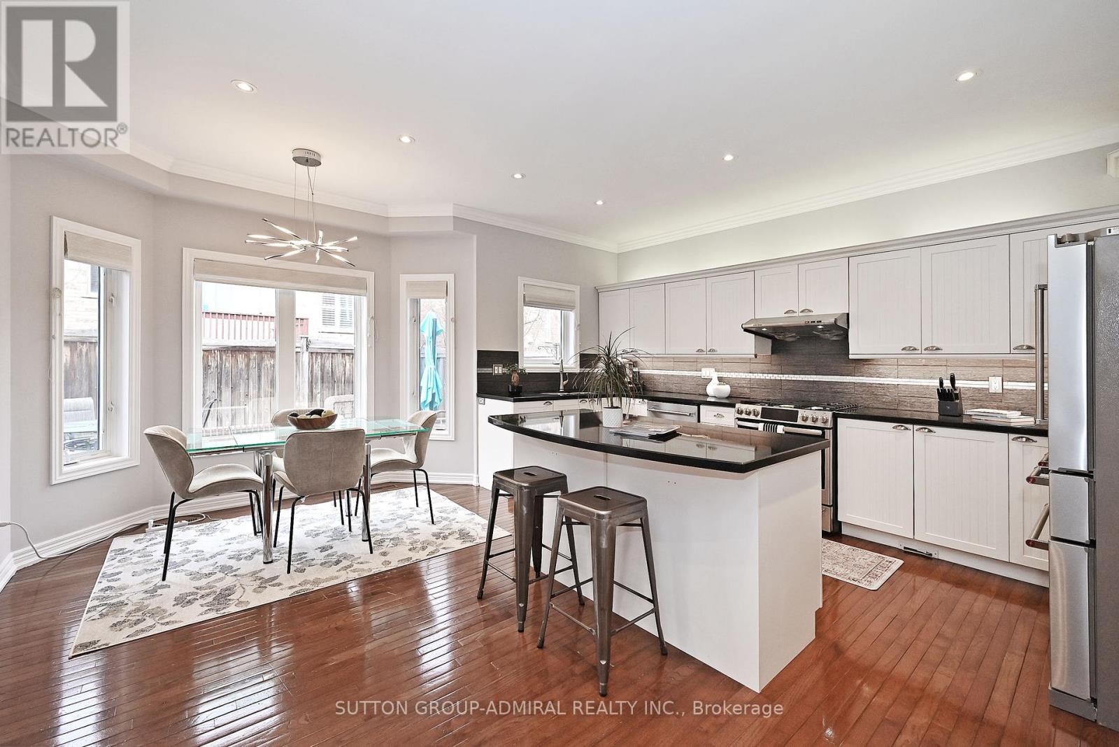 32 SEABREEZE AVENUE